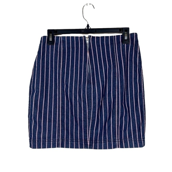 Altar'd State Blue Red Denim Pinstripe Zip Back Straight Mini Jean Skirt 
Size S - Picture 4 of 7